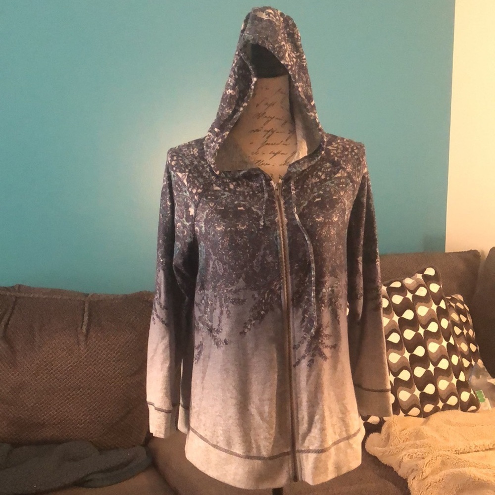 LAST CHANCE 💄 One World Zip Up Hoodie, size Medium